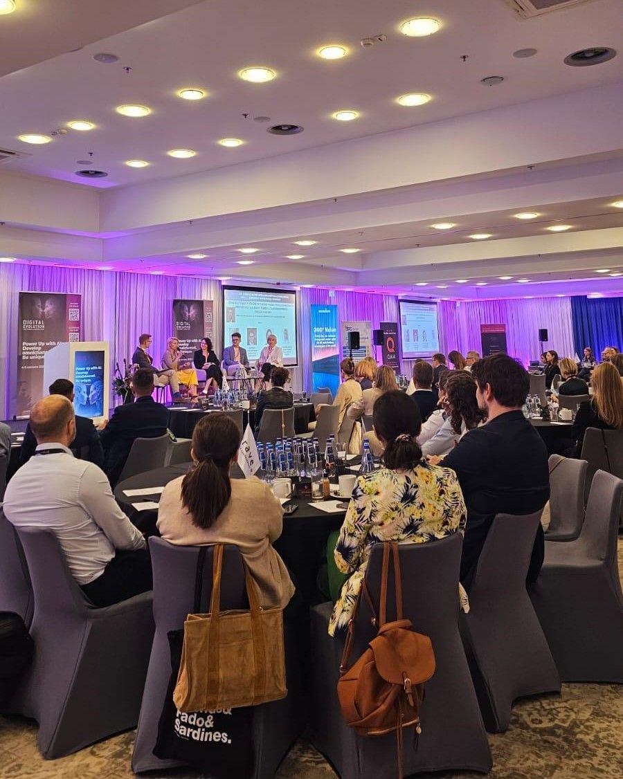 Die Ausstellungsfläche beim VI. Forum Digital Evolution for Pharma & Medical im Courtyard by Marriott in Warschau.